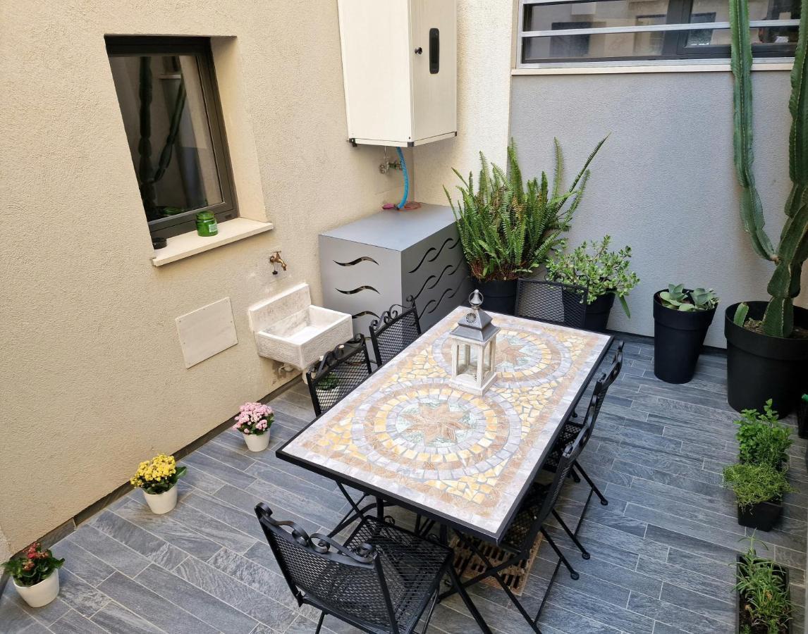 The White Domus Apartment Taormina Exterior foto