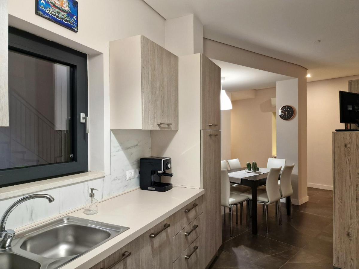 The White Domus Apartment Taormina Exterior foto